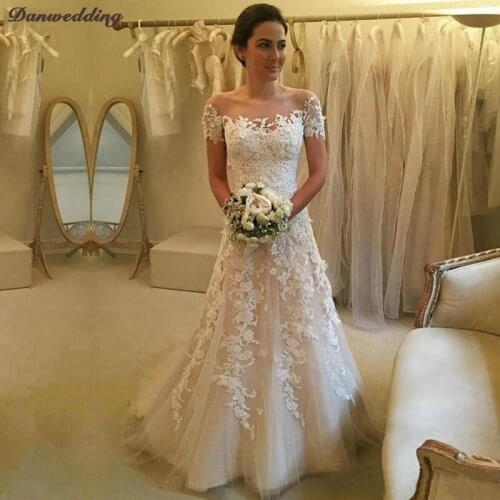 Gorgeous Tulle Wedding Dresses Scalloped-Neck Court Train Lace Applique A-Line Bridal Dress Short Sleeve Covered Button