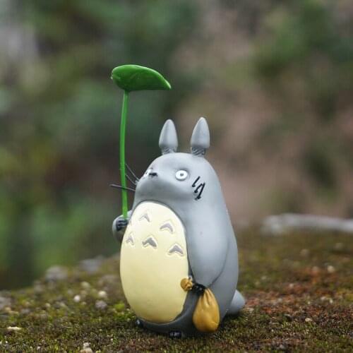 Totoro Fairy Miniature , Totoro Hold Green Leaf and Bag , Miyazaki Ghibli Studio My Neighbour Totoro Figures Cartoon Resin Toys