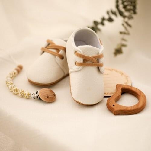 1 Set Baby Leather Walkers Shoes Boy Girl Soft Shoe Baby Teether Pacifier Chain Infant Toddler Anti-slip Baby Prewalkers Gifts
