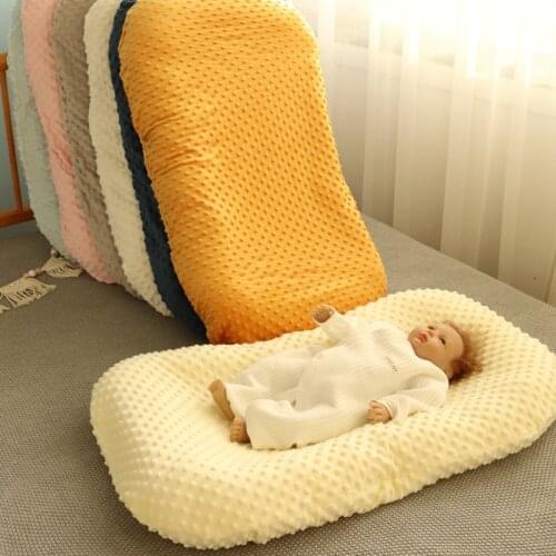Infant Newborn Lounger Portable Baby Nest Bed for Girls Boys Crib Ultra Soft Toddler Bed Baby Nursery Co-Sleeping Baby Bassinet