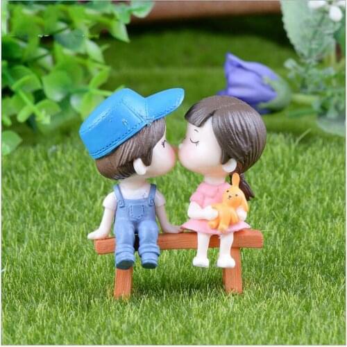 1set Cartoon Lovely Couple Chair Resin Figurines Miniatures Fairy Garden Home Decor Desk Garden Decorative Craft
