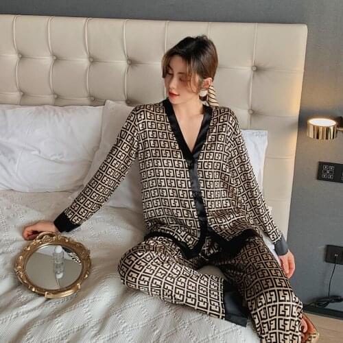Luxury 2021 Spring New Womens Pajamas Set Fashion Letter Printing Sleepwear Silky Satin Leisure Home Clothes Casual Nightwear