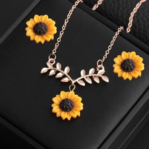 Fashionable Simple Sunflower Pendant Necklace Leaf Pearl Pendant Sweet Sunflower 3 Color Collarbone Chain Necklace for Women
