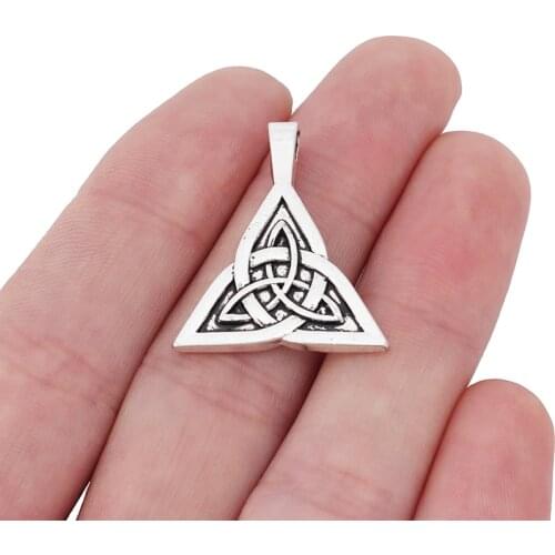 20 x Tibetan Silver Celtics Knot Trinity Triquetra Charms Pendant Double Sided for DIY HandMade Jewelry Making Findings 28x25mm