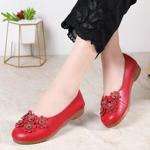 2021 Spring Autumn Fashion Soft Leather Women Casual Shoes Womens Loafers Flat Shoes mother single Shoes womens walking shoes