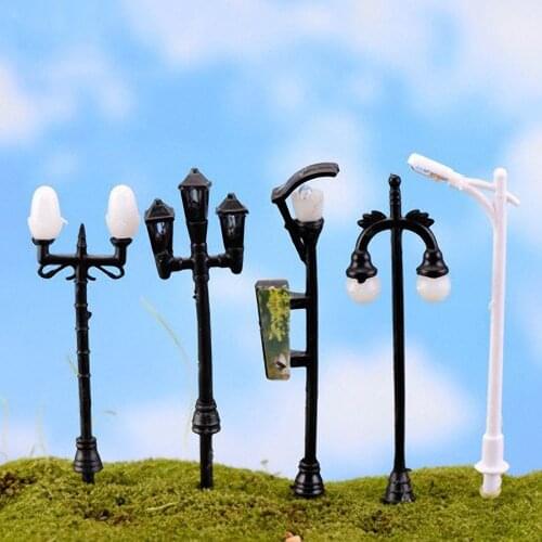 1 Pcs Vintage Streetlight Resin Lamp Miniature Crafts Garden Home Decoration DIY Creative Micro Landscape Moss Desktop Bottle