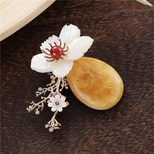 TDQUEEN Brooches Natural Stone Women Broches Gold-color Vintage Safety Pin Jewelry Big Pearl Shell Flower Brooch