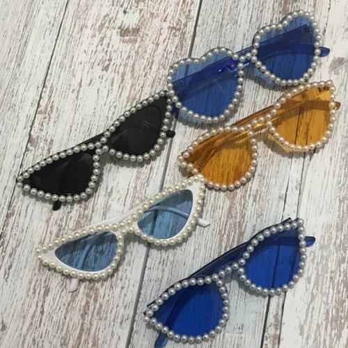 Fashion Shades Women Sunglasses Heart Design Eyewear Black Cat Eye Female Sunglass Vintage Round Pearl Sun Glasses