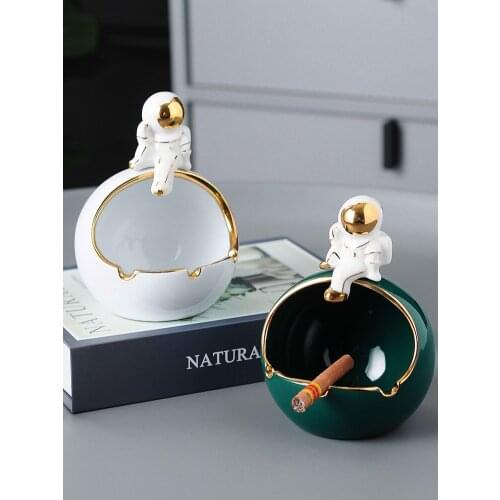 Cartoon astronaut ashtray creative porch living room desktop decorations household ceramic decoration ornaments men gifts