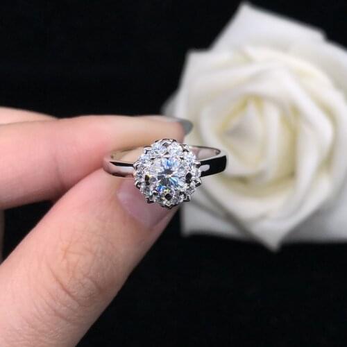 Pretty 0.5Ct 5mm D Color VVS1 Moissanite Engagement Ring AU585 14K White Gold Ring Wedding Diamond Jewelry