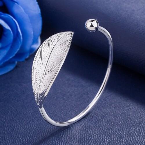 Fashion Trendy Open Leaf Cuff Bracelets Bangles for Women Vintage LovelyJewelry Luxury Bracelet Jonc Birthday Gift Bijoux