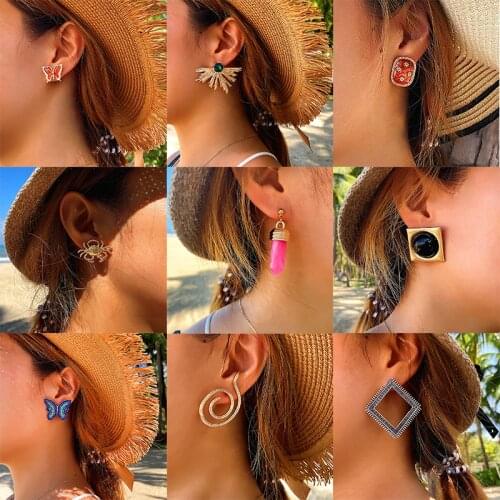 Docona Charming Rhinestone Butterfly Stud Earrings for Women Bohemian Hollow Geometry Crab Metal Alloy Party Jewelry Серьги