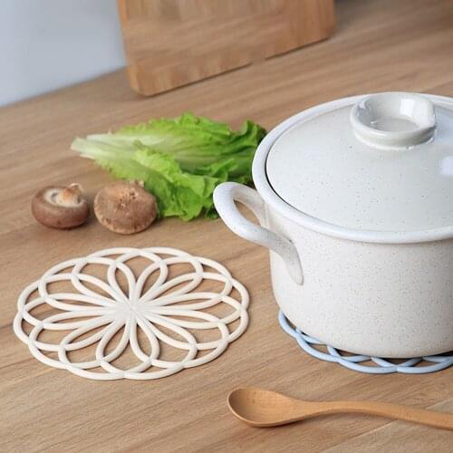 Non-slip Anti-scalding Coaster Floral Hollow Design Placemat Heat Resistant Tableware Mat Table Decor Kitchen Accessories