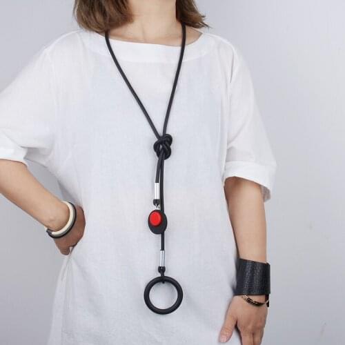 Adjustable Long Chain Necklace Punk Red Wooden Bead Large Circle Pendant Necklace Charms Collar Jewelry For Women Night Wear