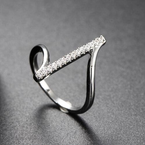 Elegant Accessories Ring Cubic Zirconia Stylish Women Ring Jewelry Simplicity Delicate Z Shape Ring for Ladies Cocktail Party