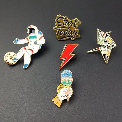 Astronaut Enamel Pineapple Cartoon Pins Brooches Badges Bags Metal Pin Gifts Red Lightning Jewelry Brooch DIY Clothes Hats