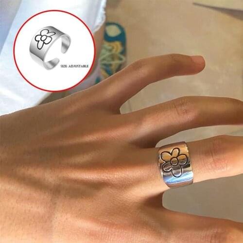 2021 New Korean Style Flower Rings for Women Punk Trendy Vintage Plum Blossom Ring Small Daisy Flower Rings Party Couple Rings