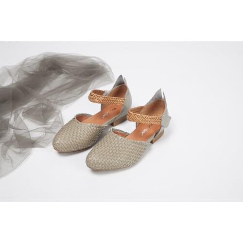 2019 spring and summer new handmade leather woven single shoes retro small pointed square with hollow womens shoes