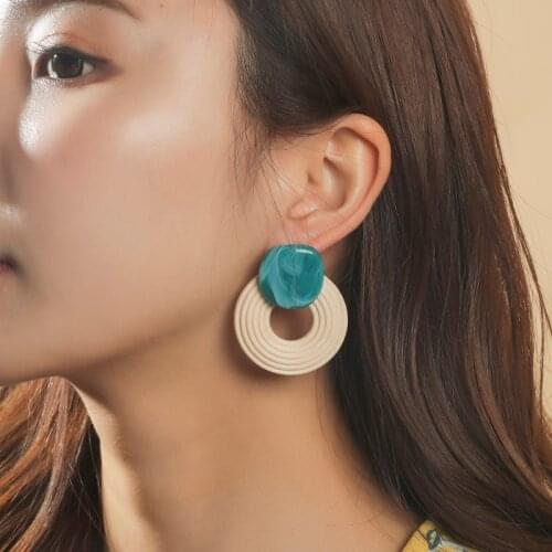 Trendy Simple Boho Female Geometric Round Hollow Wooden Dangle Earrings For Women Fashion Green Resin Drop Earring Jewelry Gift