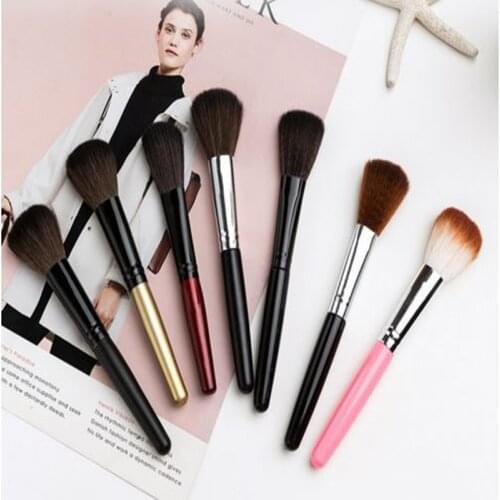 1Pcs Make Up Brush Face Makeup Brushes Wooden Handle Blush Rouge Brush Powder Brush Practical Beauty Tool