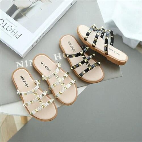 2021 summer new rivet slippers casual low heel wear flat bottom anti slip flip flop fashion simple girl slippers