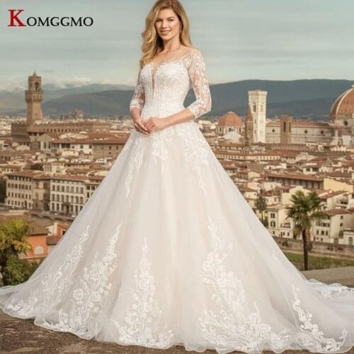 Custom Made Illusion O-Neck Embroidery Appliques Tulle Bridal Ball Gown Elegant Button Back Three Quarter Sleeve Wedding Dress