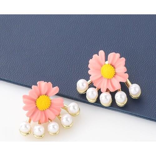 Fashion Spray Paint Chrysanthemum Imitation Pearl Flower Earrings Womens Creative Popular Dangle Earrings Party Accessories