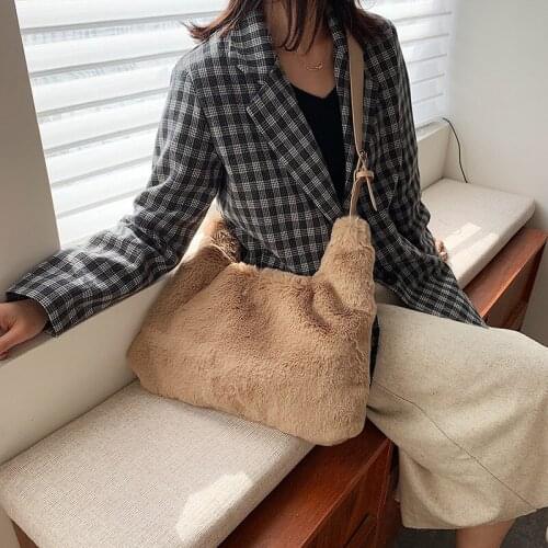 2021 new trendy large-capacity plush autumn and winter Western style wild one-shoulder messenger bag