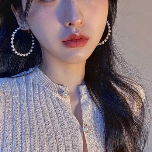 New Pearl Annular Earrings Large Round C-shaped Office career Entanglement European and American Fashion Simple