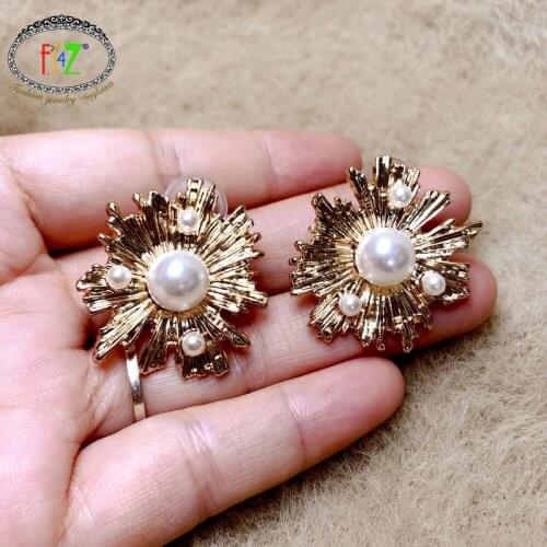 F.J4Z Brand Fashion Alloy Daisy Stud Earrings Vintage Women Simulated Pearl Earrings Ladies Cocktail Gifts Earring Jewelry