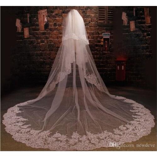 2021 Designed Double Layers Bridal Veils Lace Appliques Beads Sequins Amazing Wedding Veils Wedding Dresses Accessories