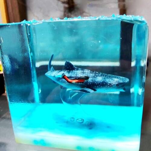 Handmade Marine Ocean Whale Shark Diver Crystal Qi Tan Haitang Resin Decoration Creative Gift