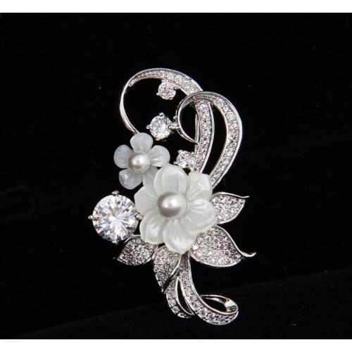 Luxury Womens Brooches Plant-Shaped Star Flower Pearl Bead Bling Badges for Wedding Party High Quality Pins 2020