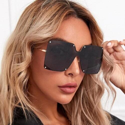 2021 New Fashion Oversize Gradient Sunglasses For Women Vintage Rivet Square Sun Glasses Female Elegant Shades UV400 TYJ-32