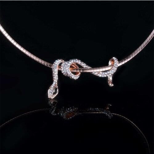 1piece Gold Python Necklace Ladies Punk Inlaid Zircon Snake Vintage Pendant Necklace Sweater Chain Jewelry Necklace for Women