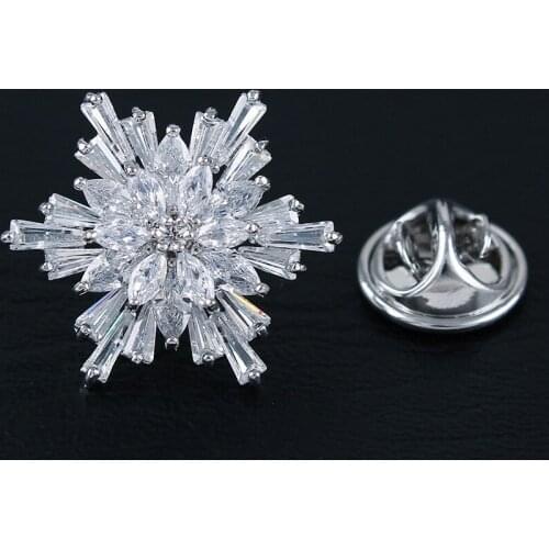 European And American New Fashion Snowflake Brooch Collar Small Pin Elegant Sweet Universal Anti-Glare Buckle Ladies Corsage