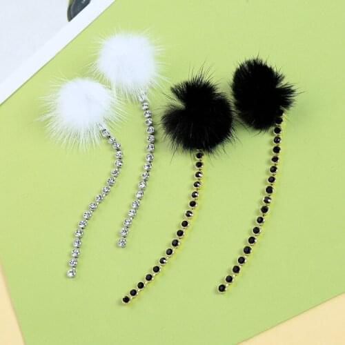 Dangle Earrings 美媞 China