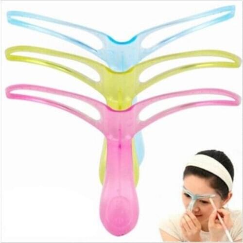 MAKEUPEATING Eyelash Tweezers