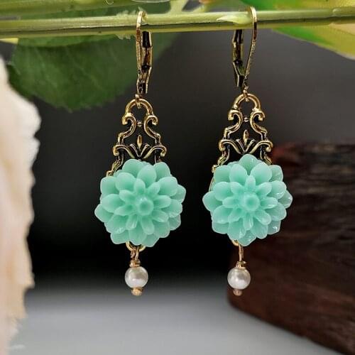 Delicate Green Flower Stone Drop Earrings for Women Fine Jewelry Antique Gold Metal Pearl Statement Dangle Earrings