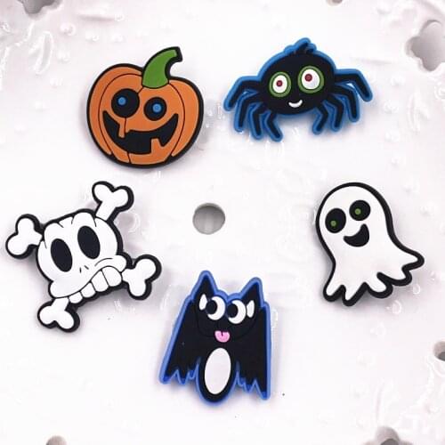5PCS/Set Cartoon Soft PVC Brooches Lovely Badges Ghost Spider Pumpkin Icon Pins for Kids Halloween Party Gifts Backpack Decor