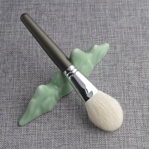 Y01 Professional Handmade Make Up Brush Large Flat Round Face Powder Brush Soft Saikoho Goat Hair Makeup Brushes