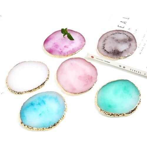 Nordic resin imitation agate crystal gilt coaster, jewelry shooting props, heat insulation and waterproof coaster kitchen tools