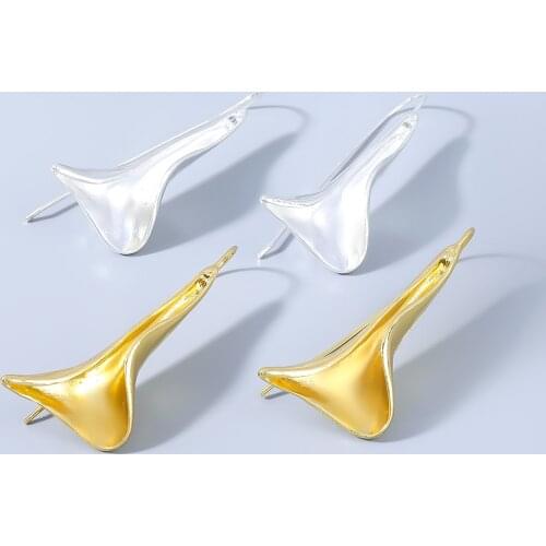 Pauli manfi Fashion Metal Geometric Leaf Earrings Womens Popular Retro Dangle Earrings Party Accessories