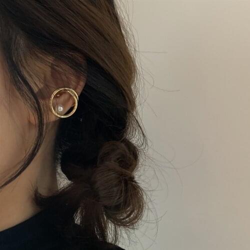 Origin Summer Temperament Gold Color Circle Hollow Out Clip Earring for Women Statement Simulation Pearl Metal Earring Jewelry