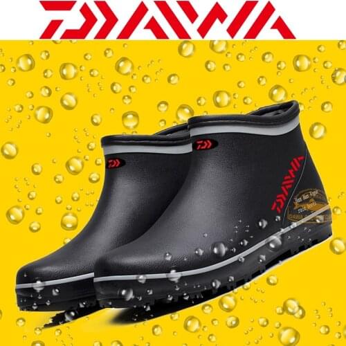 DAIWA Fishing Waterproof Rain Boots Outdoor Mountaineering Anti-skid Rain Boots Garden Work Rain Shoe Mens Rubber with Cap