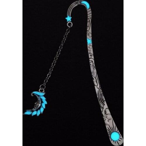 1 Pcs Exquisite Moon and Star Luminescent Metal Bookmarks School Novelty Kawaii Gift Stationery Escolar Supplies