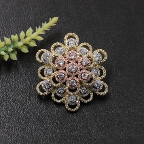 Lanyika Fashion Jewelry Distinctive Design Hollow Snow Flower Brooch Pendant Dual Use for Wedding MicroPaved Luxury Popular Gift