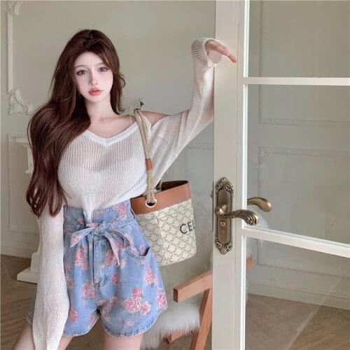Women Summer Chic White Long Sleeve Dew Shoulder Knitting Tops & Rose Flower Printed Denim Drawstring Shorts Casual 2 Piece Sets