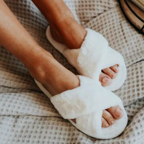 Winter Home Fashion Women Faux Fur Slippers Cozy Short Soft Plush Fluffy Furry Slides for Ladies Shoes Indoor House Whosale 2020