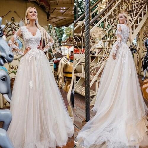 Ivory A line Vintage Lace Appliques Modest Wedding Dresses With Long Sleeves V Neck Buttons Bridal Gowns vestidos novia